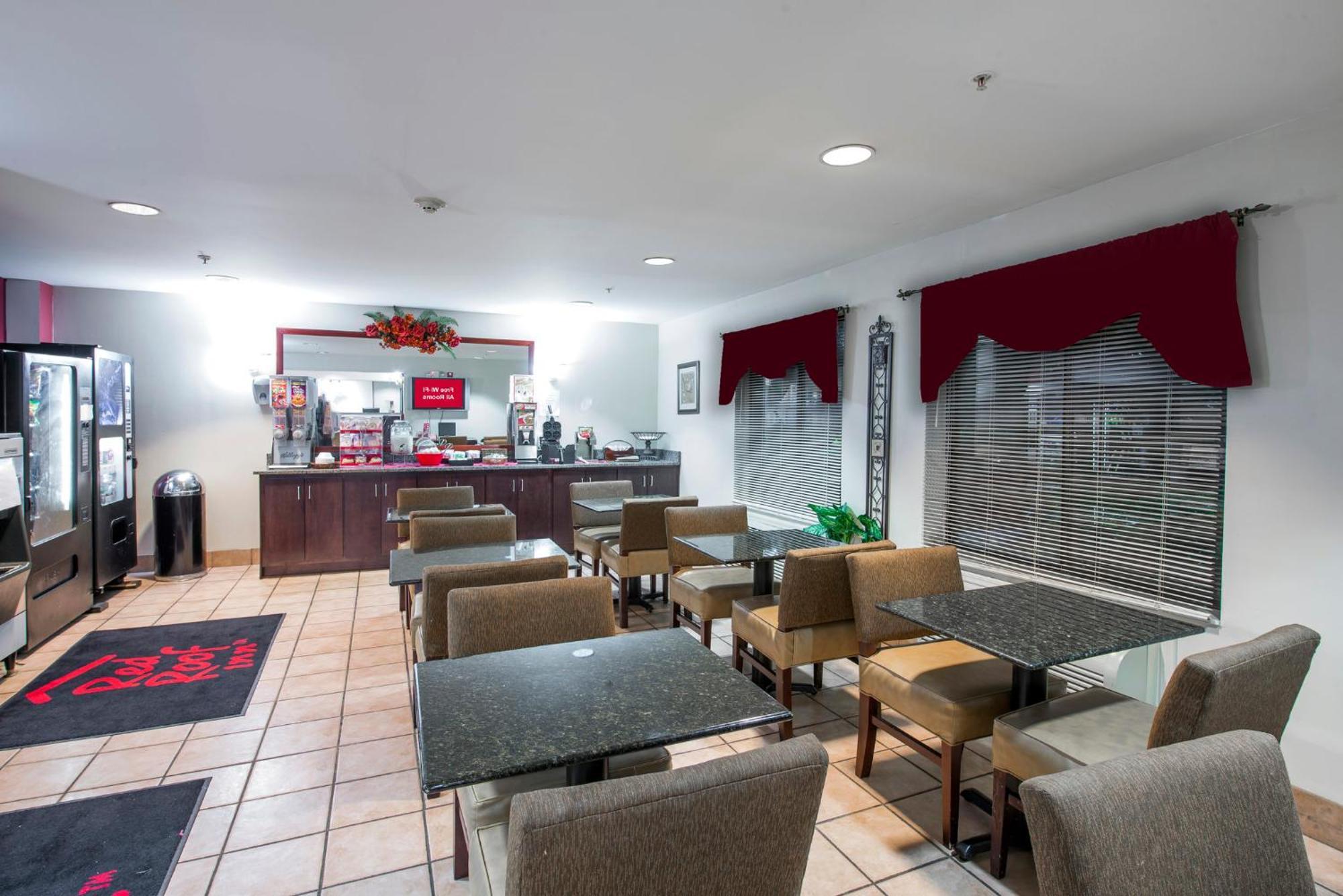 Red Roof Inn & Suites Savannah Airport Pooler Exteriör bild