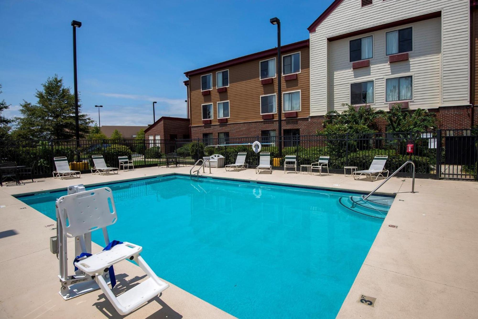 Red Roof Inn & Suites Savannah Airport Pooler Exteriör bild