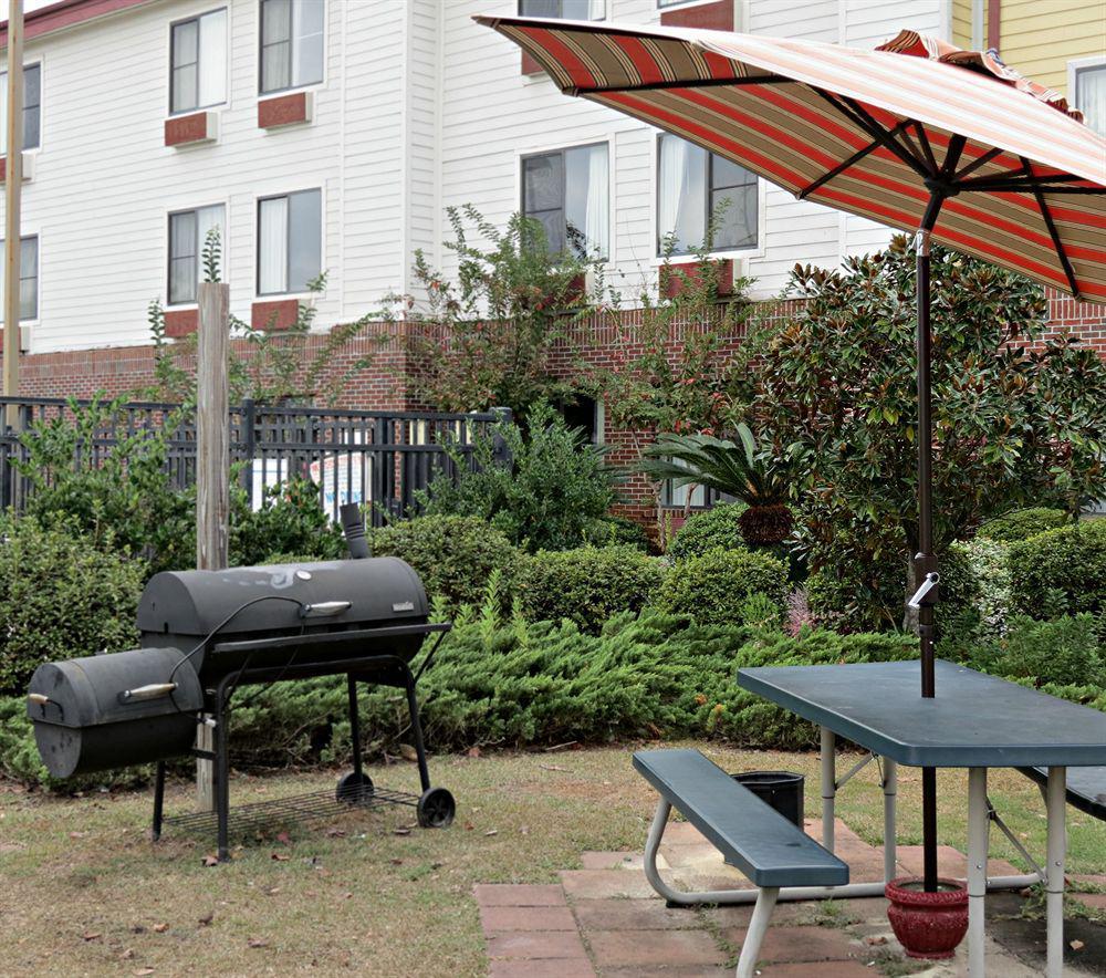 Red Roof Inn & Suites Savannah Airport Pooler Exteriör bild